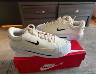 Nike Court legacy lift