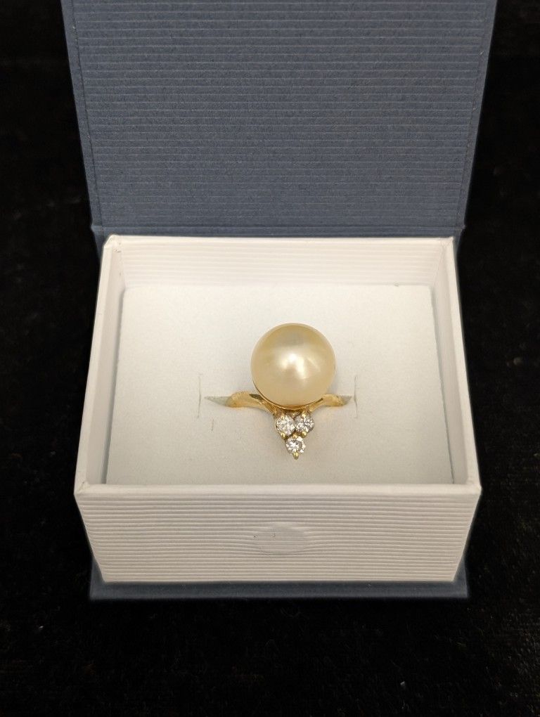 18kt Yellow Gold .25ct TW Diamonds & Pearl Ring Size 6.5