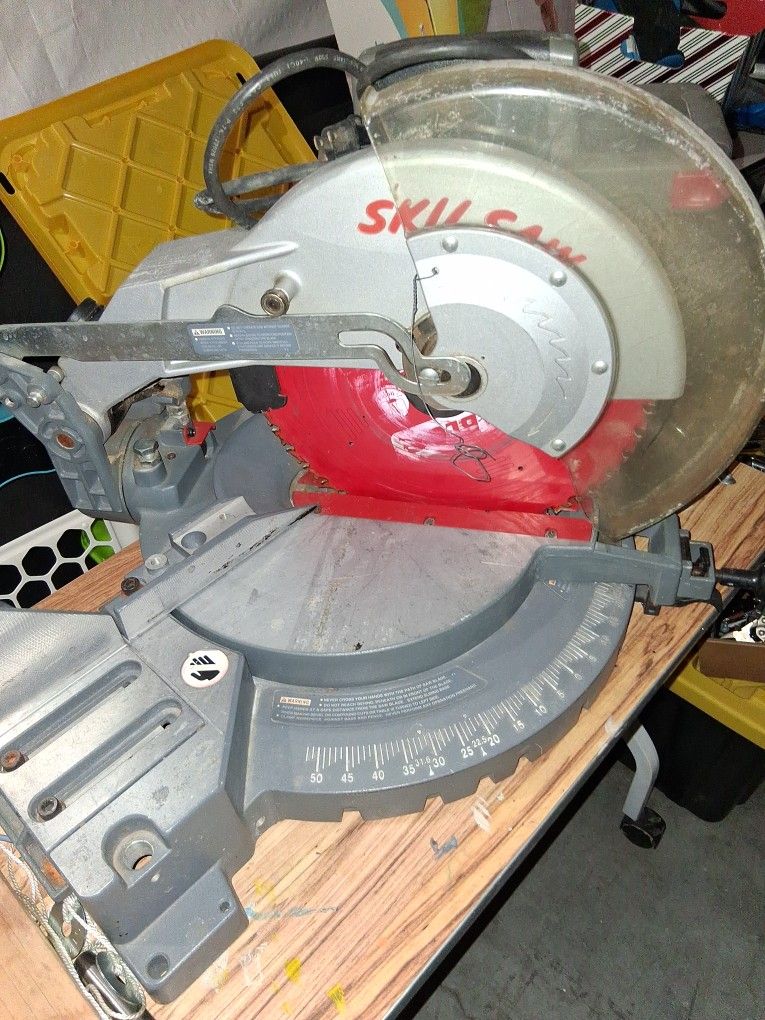 Skill Saw With 3 Blades