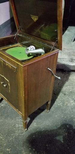 Victrola.