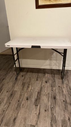 Foldable table