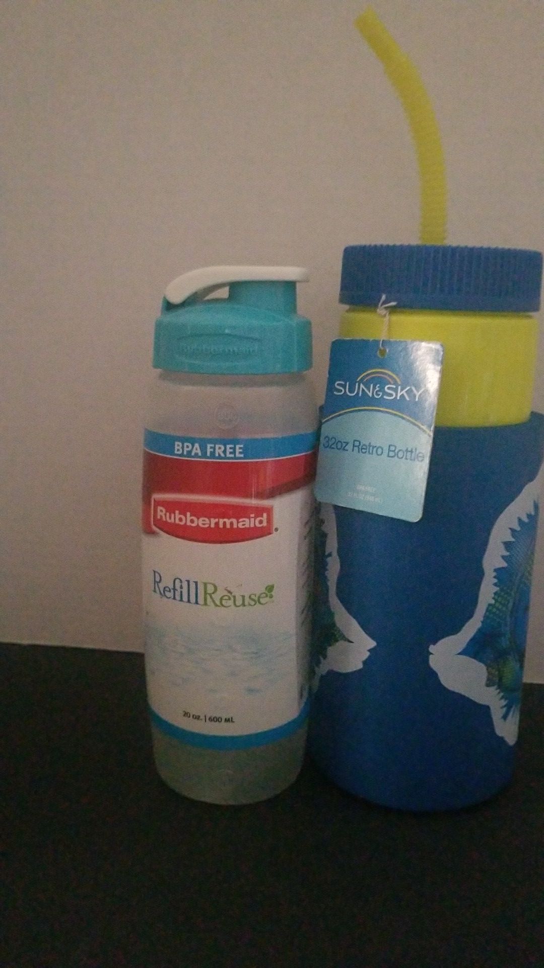 RUBBERMAID Refill 20 OZ & SUN & SKY 32 0Z RETRO BOTTLE.