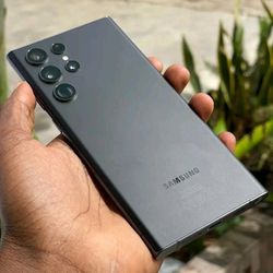 Samsung Galaxy S22 Ultra  , Unlocked   for all Company Carrier ,  Excellent Condition  Like New