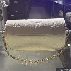 Louis Vuitton Purse 