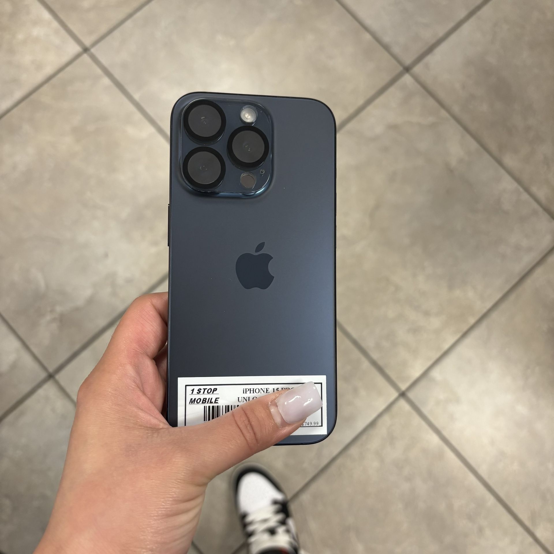 iPHONE 15 PRO UNLOCKED 