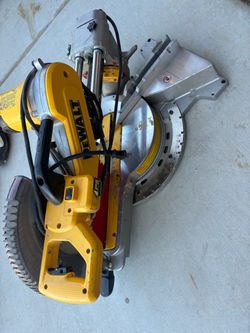 Dewalt Compound Miter Saw 12” ( Hesperia Ca )