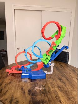 Hot wheels race track