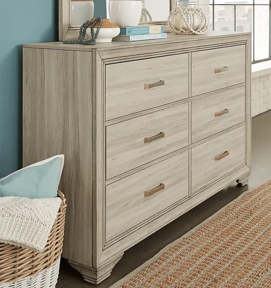 Dresser With Mirror