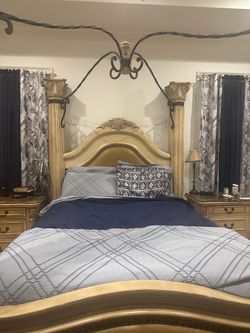 Elegant Mediterranean Queen Canopy Bed