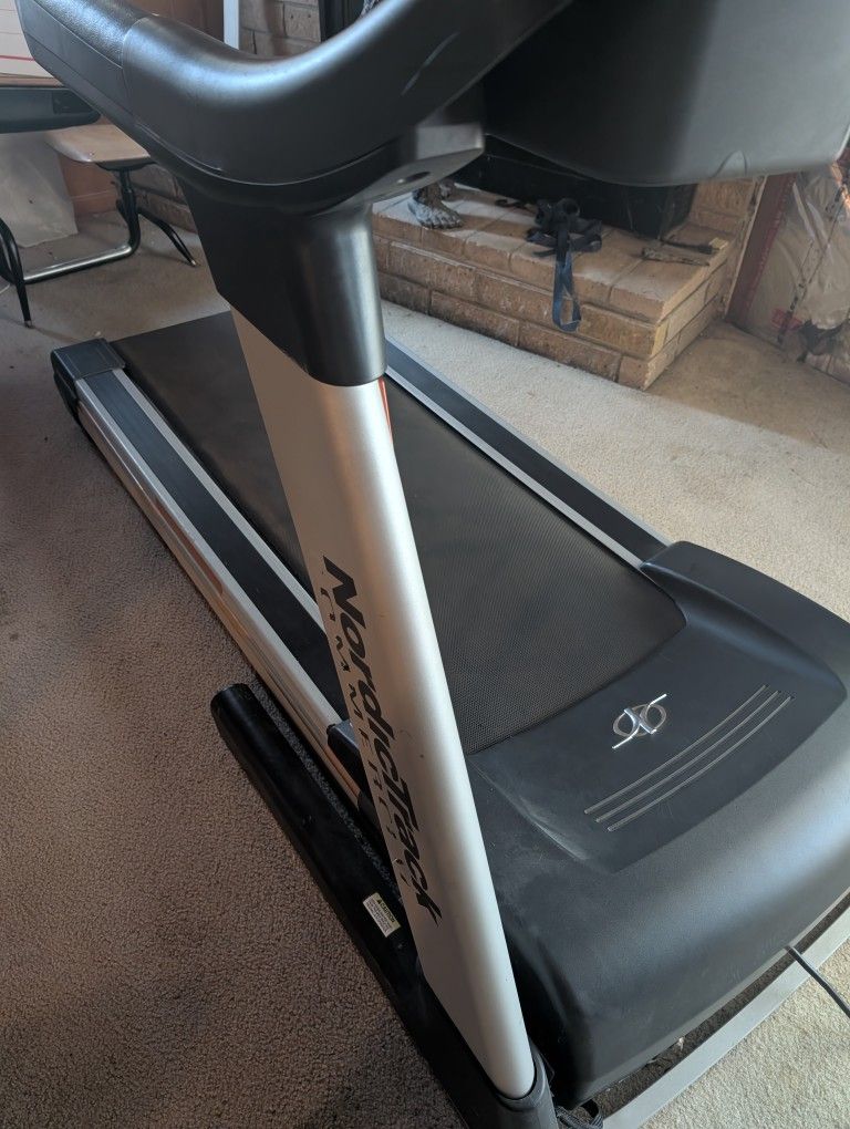 Treadmill (Commercial)