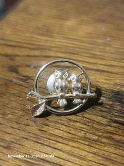 Vintage 1970's Avon Pin