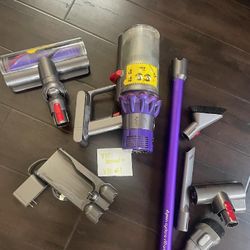 Dyson V10 Animal+ (Purple) vacuum Good Condition With Accessories PRICE FIRM 