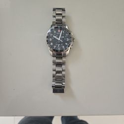 Victorinox Swiss Army men’s watch in good condition.
Classic, durable design with stainless steel band.
Swiss-made quality
Chronograph (stopwatch func