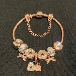 Brand new heart pedant charm bracelet with gift bag