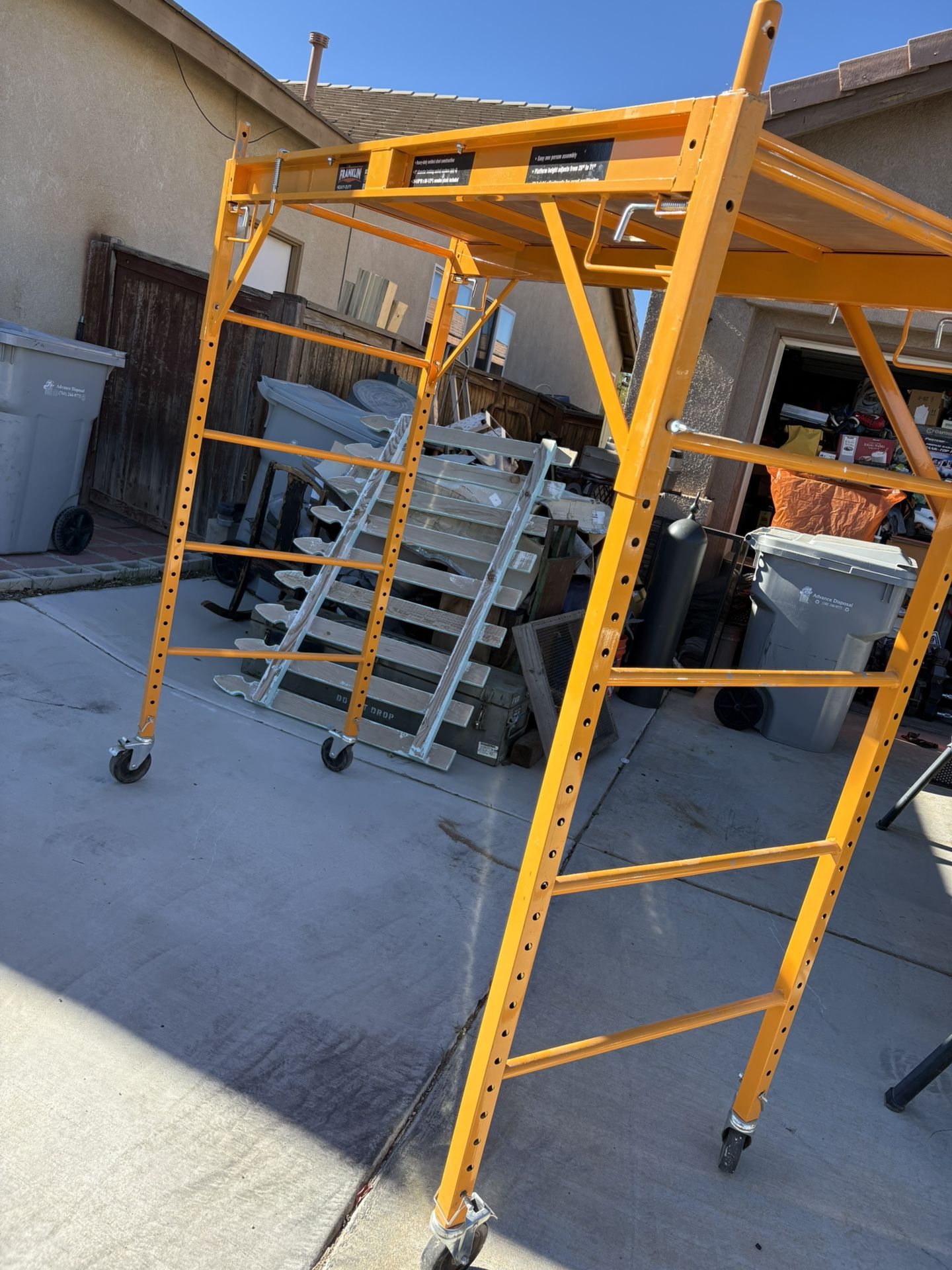 Franklin Scaffold 900 Lbs Capacity ( Hesperia Ca )