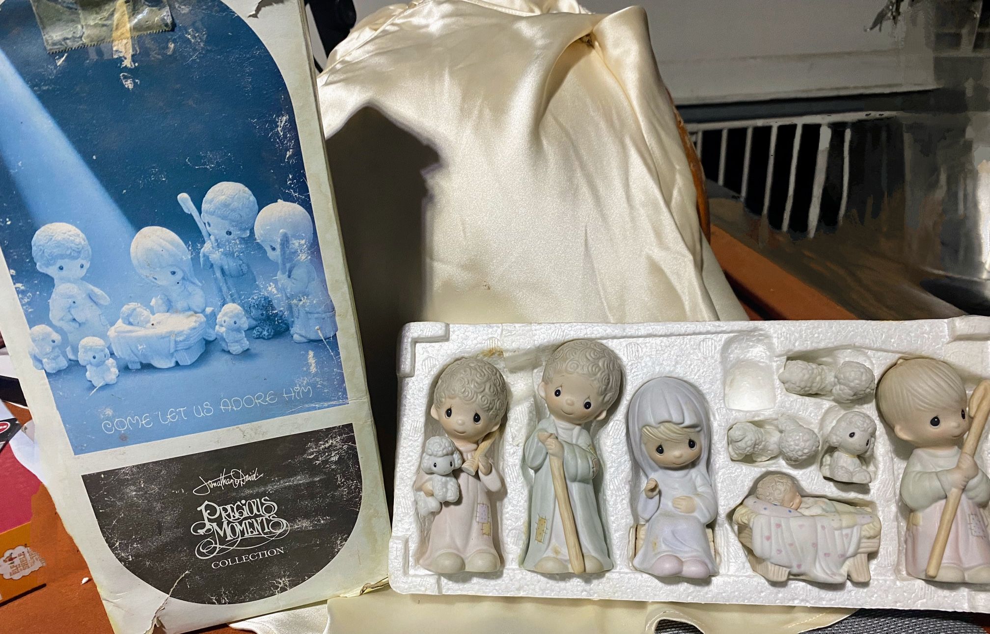 Precious moments, let us adore him collection