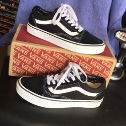 Classic Vans Old School Shoes Size 5.5  Or women 7