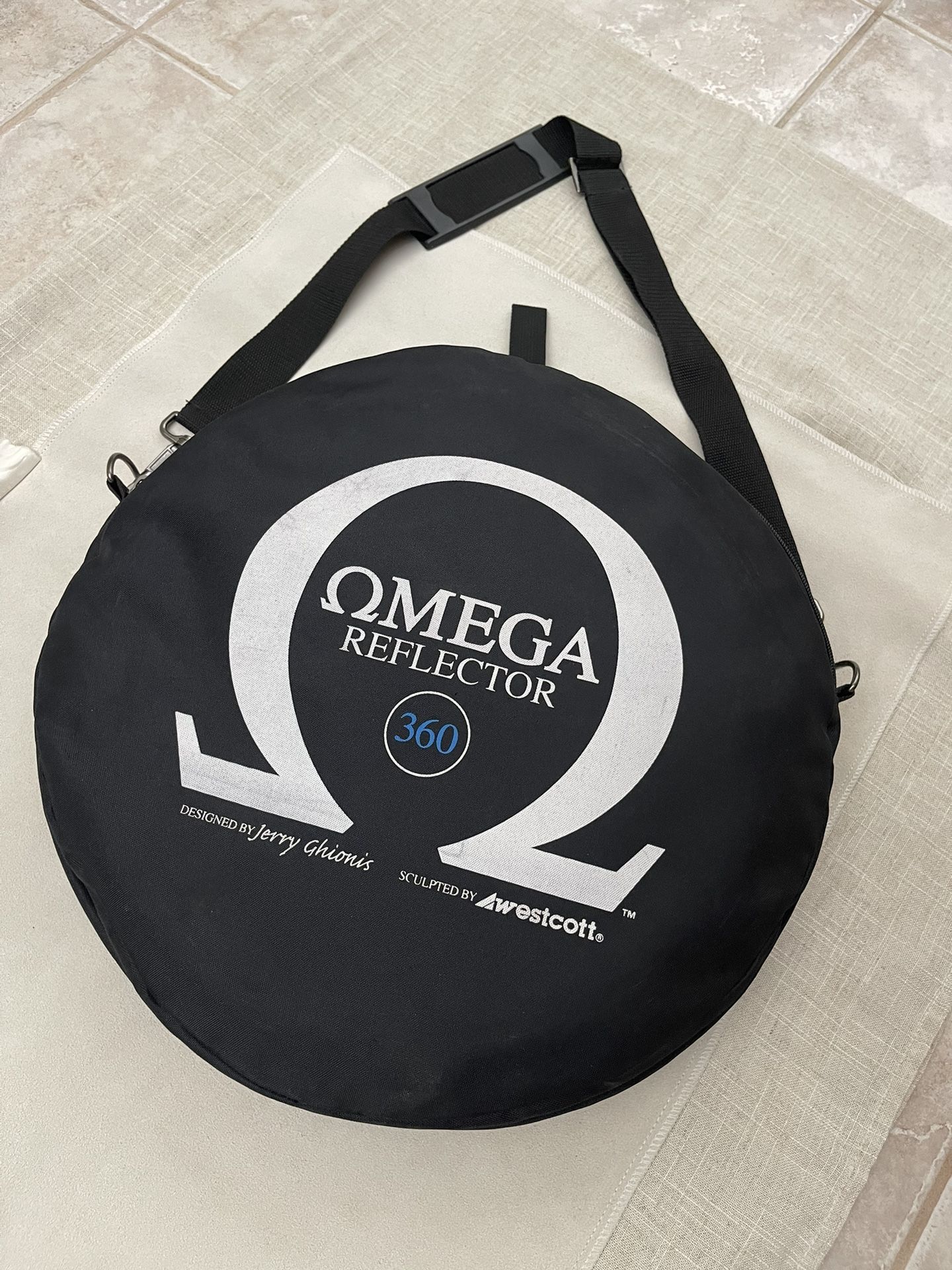 360 Omega Reflector 40’ Westcott Jerry Ghionis