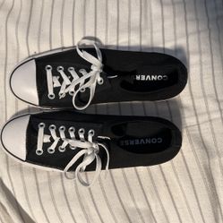 Size 9 Men’s Converse (low Tops)