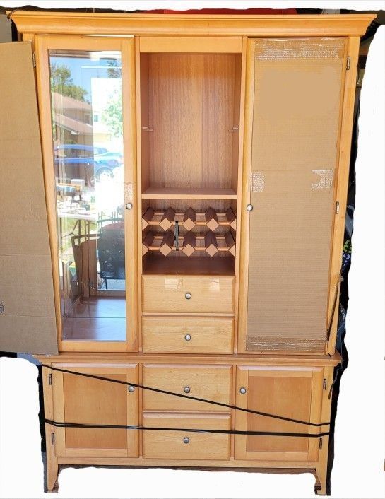 Lexington 2-Piece China Hutch with Glass Shelves and Lighting – Solid Wood Display Cabinet