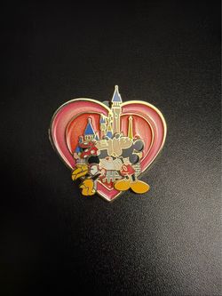 Disney Parks Pin Mickey & Minnie Mouse Kissing Valentines Day Pink Heart Castle