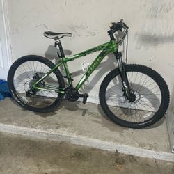 Trek Mountain Bike 