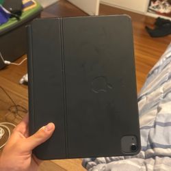 I Pad Air 64 G (4th Gen) + Apple Keyboard Case 