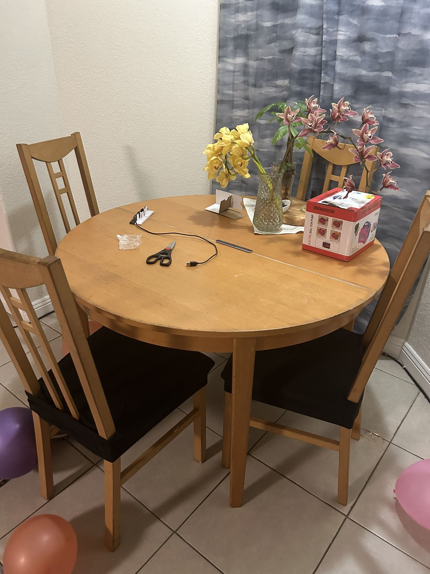 Dining Table With Leaf, 4 chairs, & 2 Sets Of Seat Covers