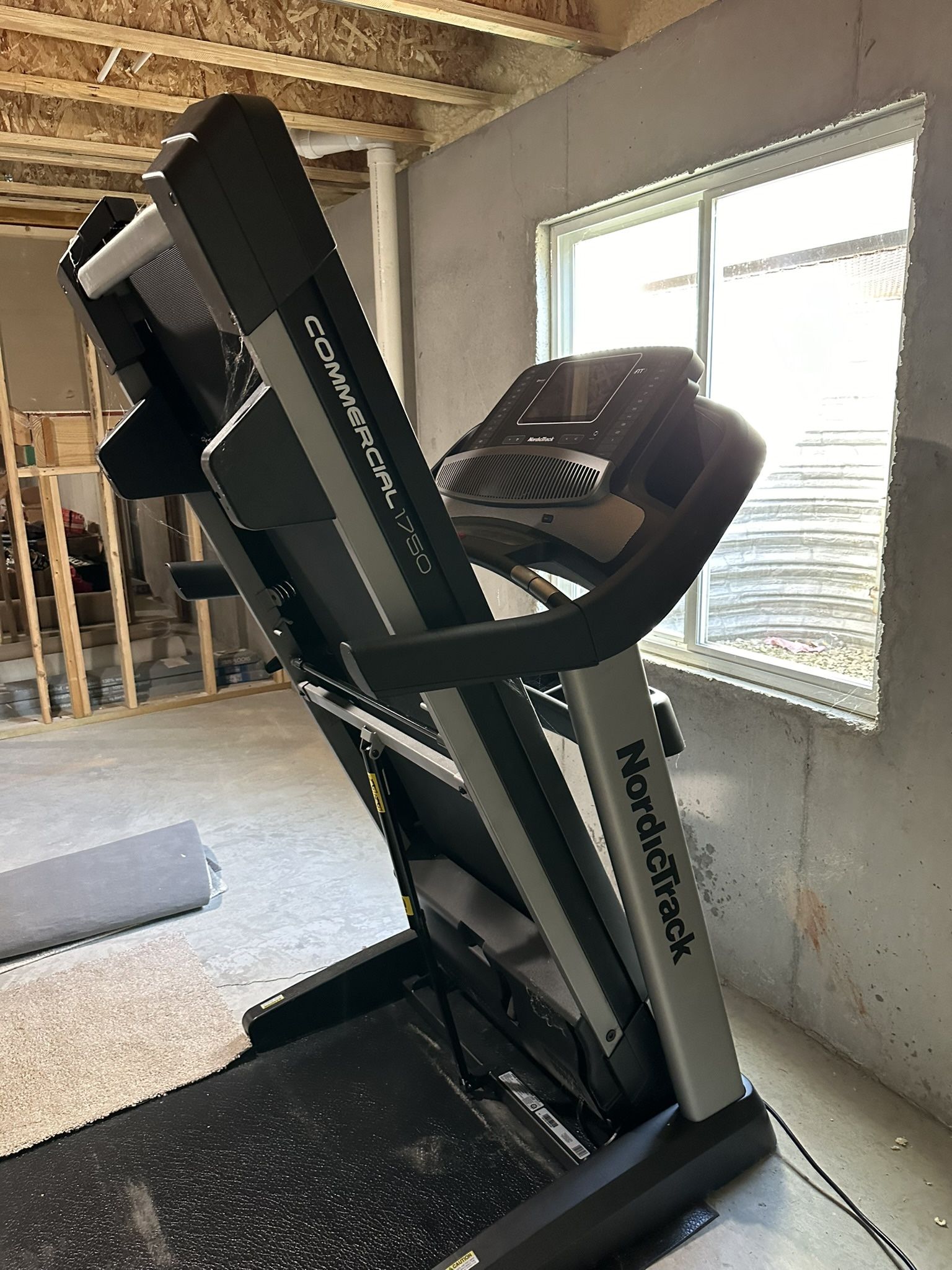 NordicTrack Commercial Series 10" HD Touchscreen Display Treadmill 1750 Model
