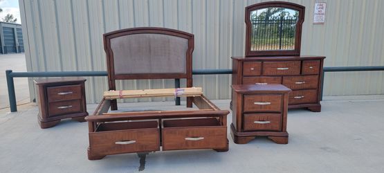 Queen Bedroom Set