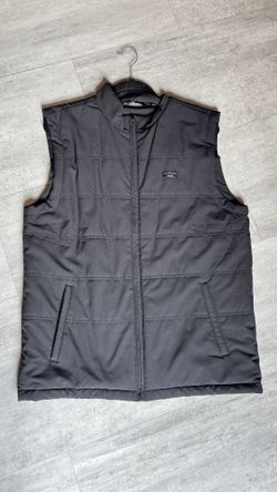 Travis Mathew vest , size large