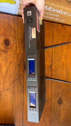 Music Wave HS-1600II dual-channel UHF wireless microphone receiver.