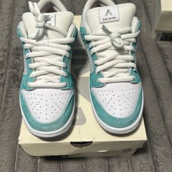 NIKE SB APRIL