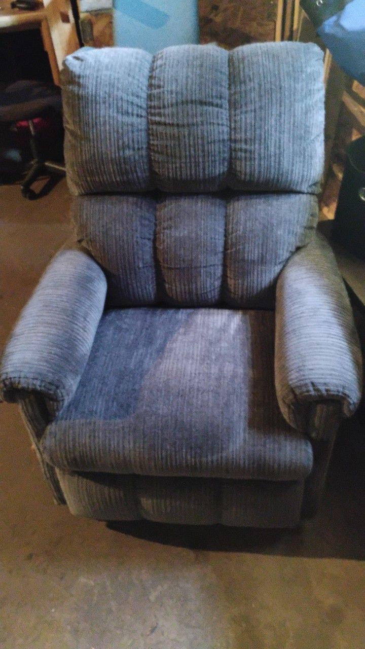 Lazy Boy Rocker/Recliner Like New!