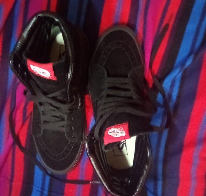 NEW SK8-HI BLACK VANS