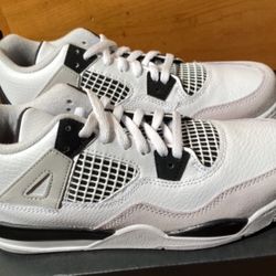 Jordan 4 Retro Military Black 2Y