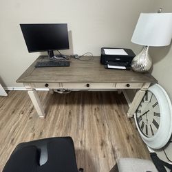 Computer desk