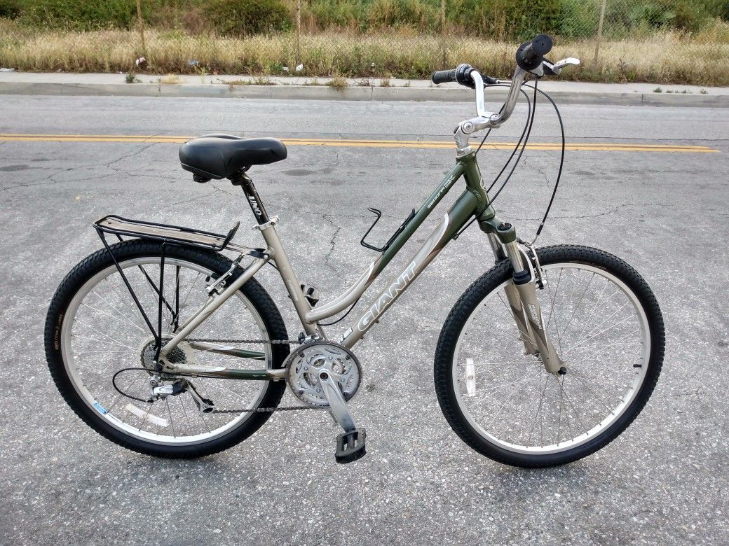 Giant Sedona DX Women's Bicycle (Used) In Excellent Working Condition