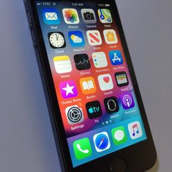 UNLOCKED 32GB iphone 5, Excellent Condition Everything Perfect