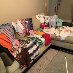 31 BRAND NEW PIECES OF BABY CLOTHS WITH TAGS FROM Carters , Baby Gap, Macys , ..