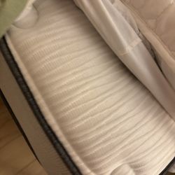 Single bed frame and mattress