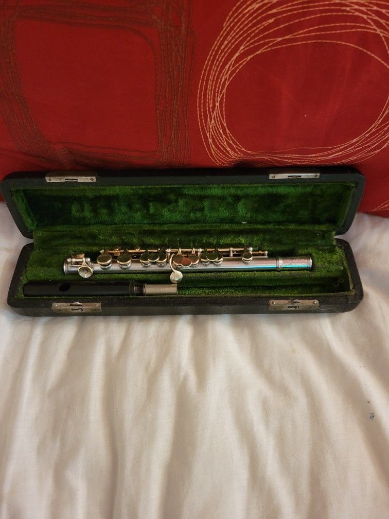 Very Nice Elkhart Triumph Piccolo