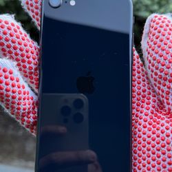 iPhone SE 3rd gen 64 Gb Like New 98% Battery Health