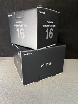 FUJIFILM X-T5 Mirrorless Camera (Black) with FUJIFILM XF 16mm f/2.8 R WR Lens (Black)