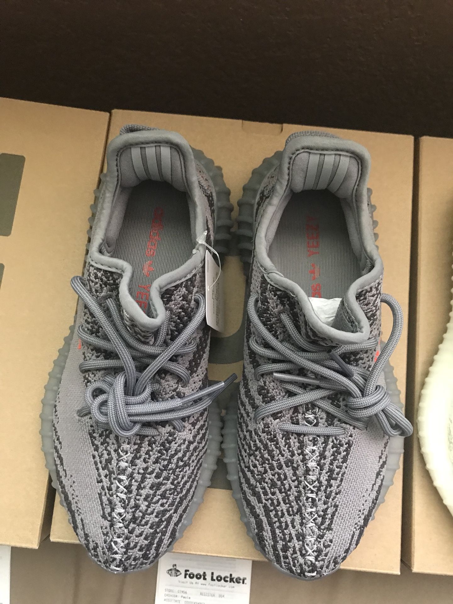 Yeezy 350 boost V2 sz. 5 M/ 6.5 W deadstock