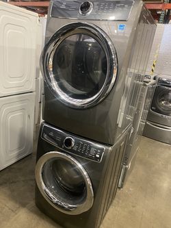 LUXURY ELECTROLUX TITANIUM LAUNDRY SET ELECTRIC STACKABLE VENTED