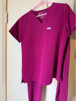 Women Figs scrub set Magenta