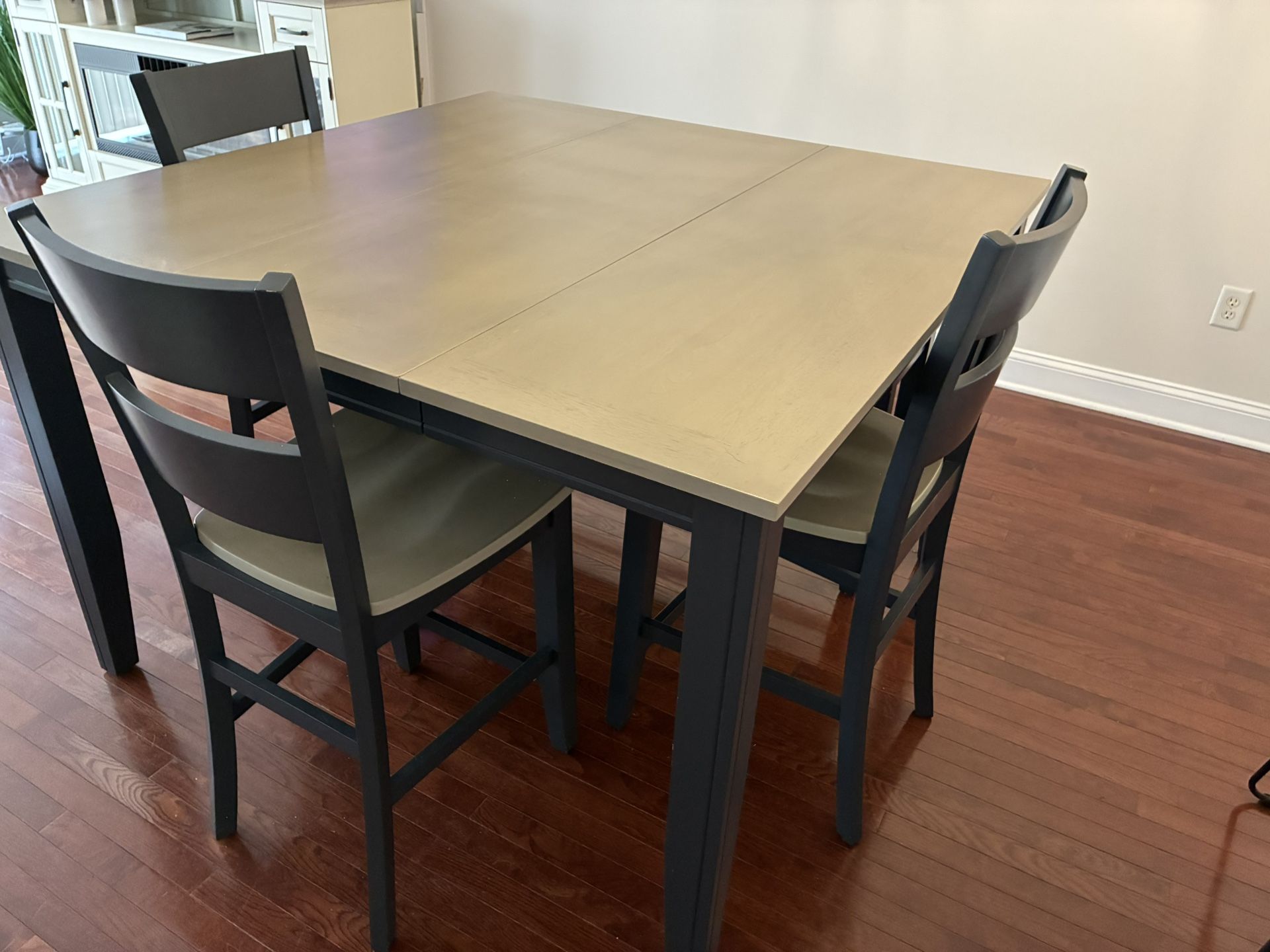 Dinning Room Table 6 Months Old