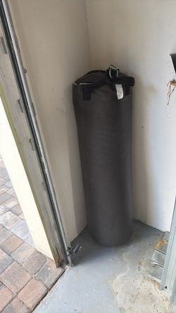Everlast Heavy Punching Bag – Like New – Ready to Use