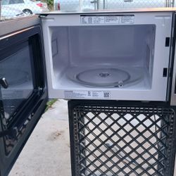Microwaves $30 firm new condition works great